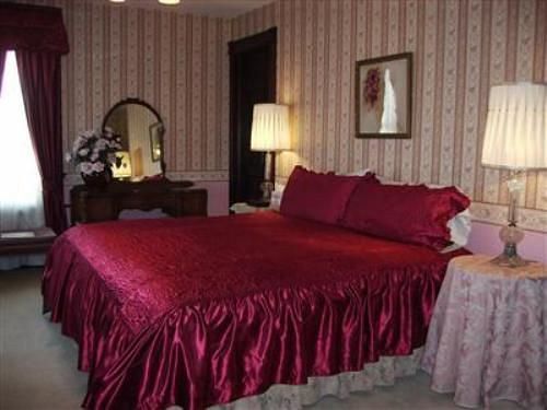 Victorian Rose Garden Hotel Algonquin Room photo